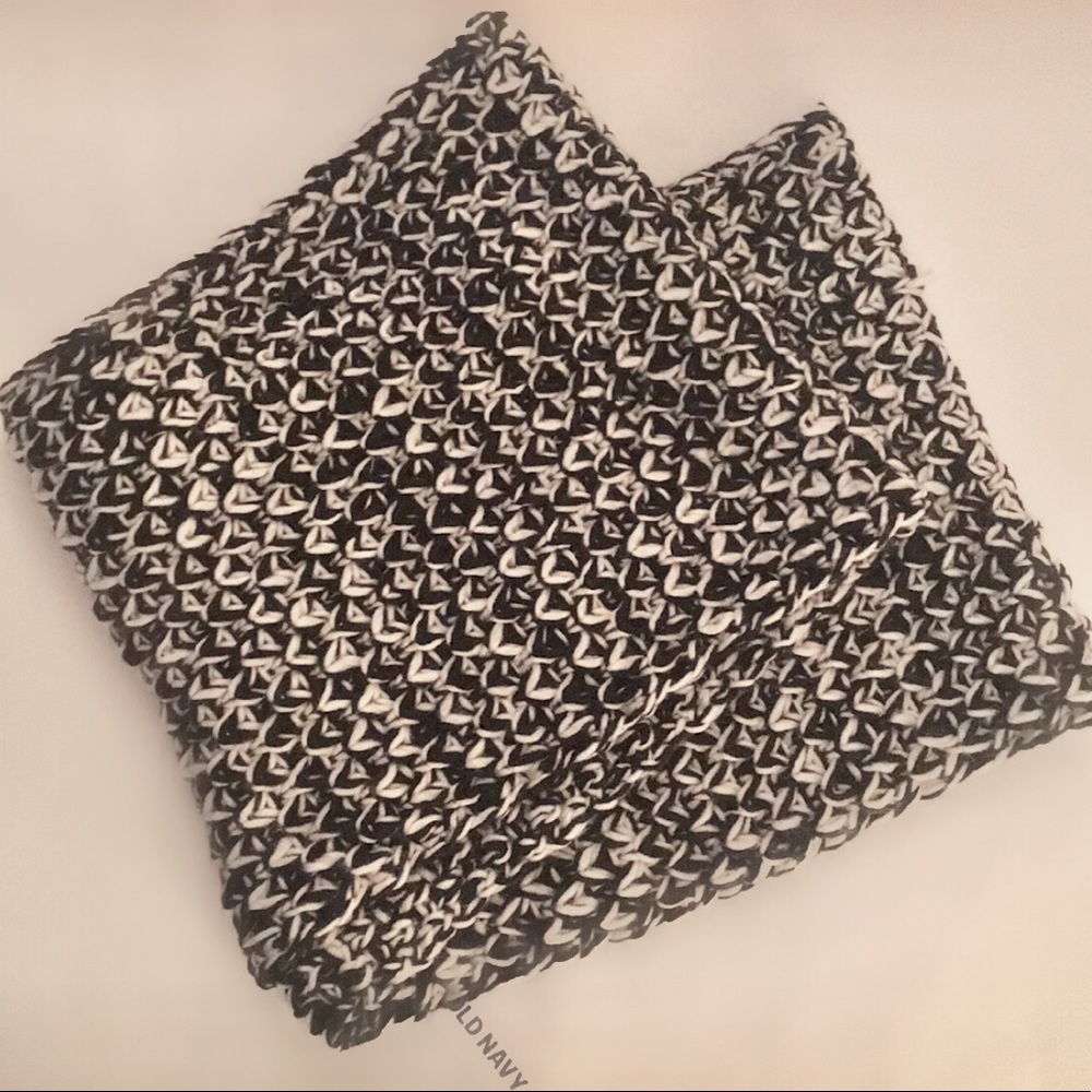 Old Navy Black & White Scarf